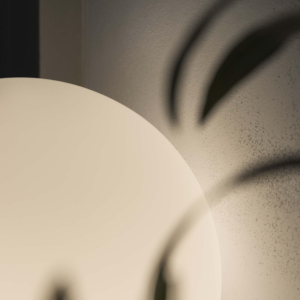 Lampada da tavolo bianca moderna sfera in vetro bianco