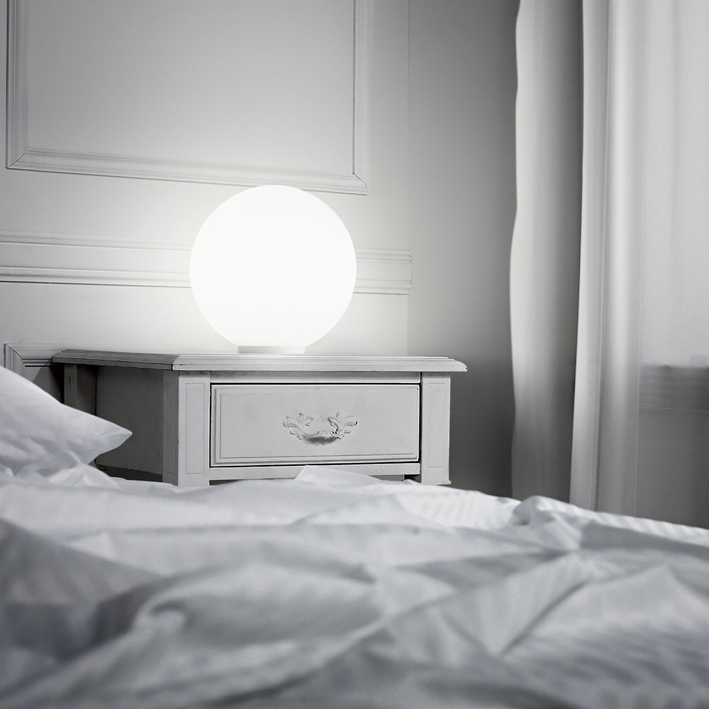 Lampada da tavolo bianca moderna sfera in vetro bianco