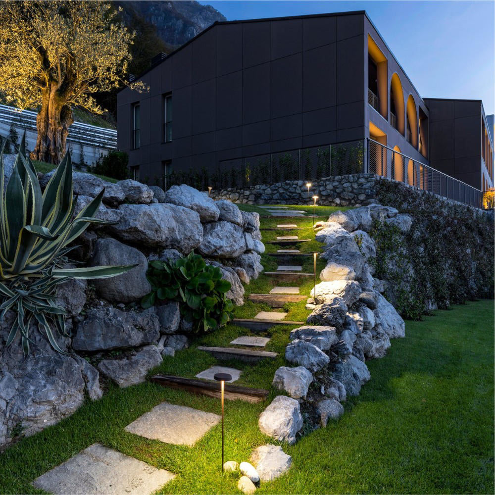Linea Light Pistillo Lampione da esterno moderno nero o marrone led 3000K