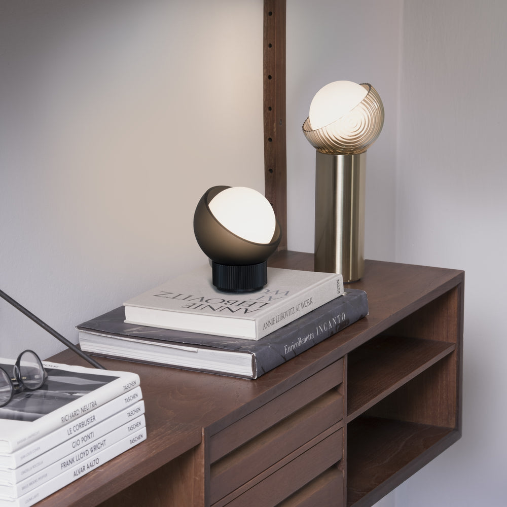 Lampada da tavolo in metallo altezza 13cm ottone o nera