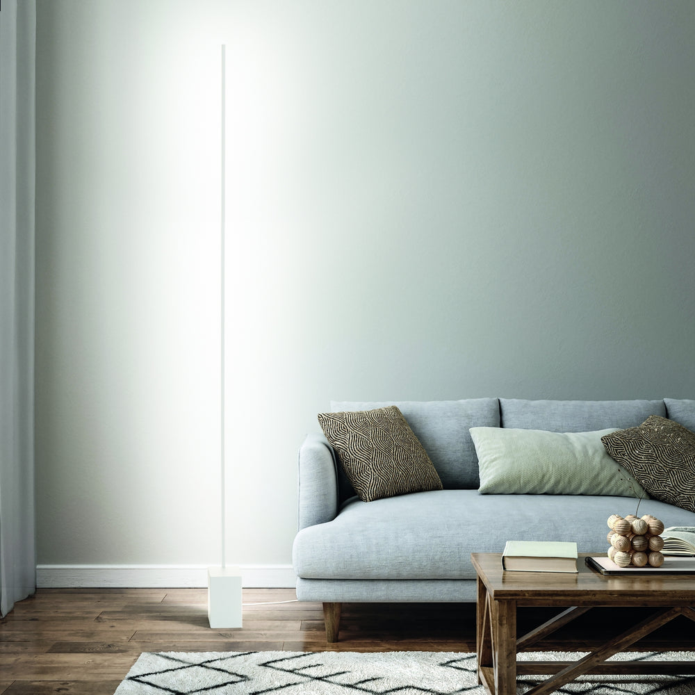 Piantana moderna in metallo bianca o nera con led 3000K