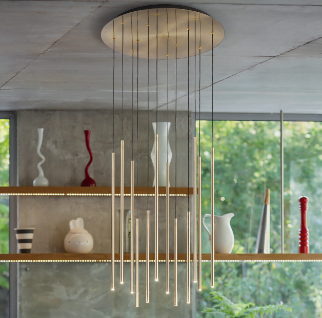 Sospensione led circolare con 12 pendenti in metallo ottone o nero