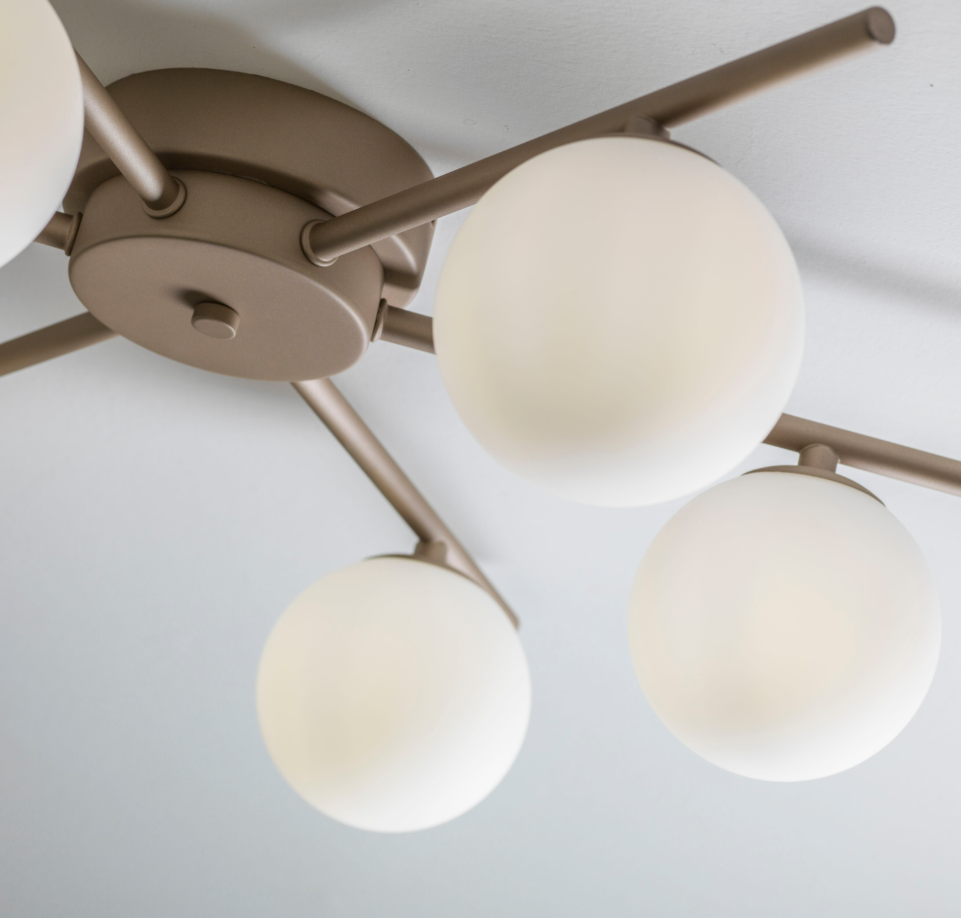 Moderne, sandfarbene Deckenleuchte mit 6 Leuchten