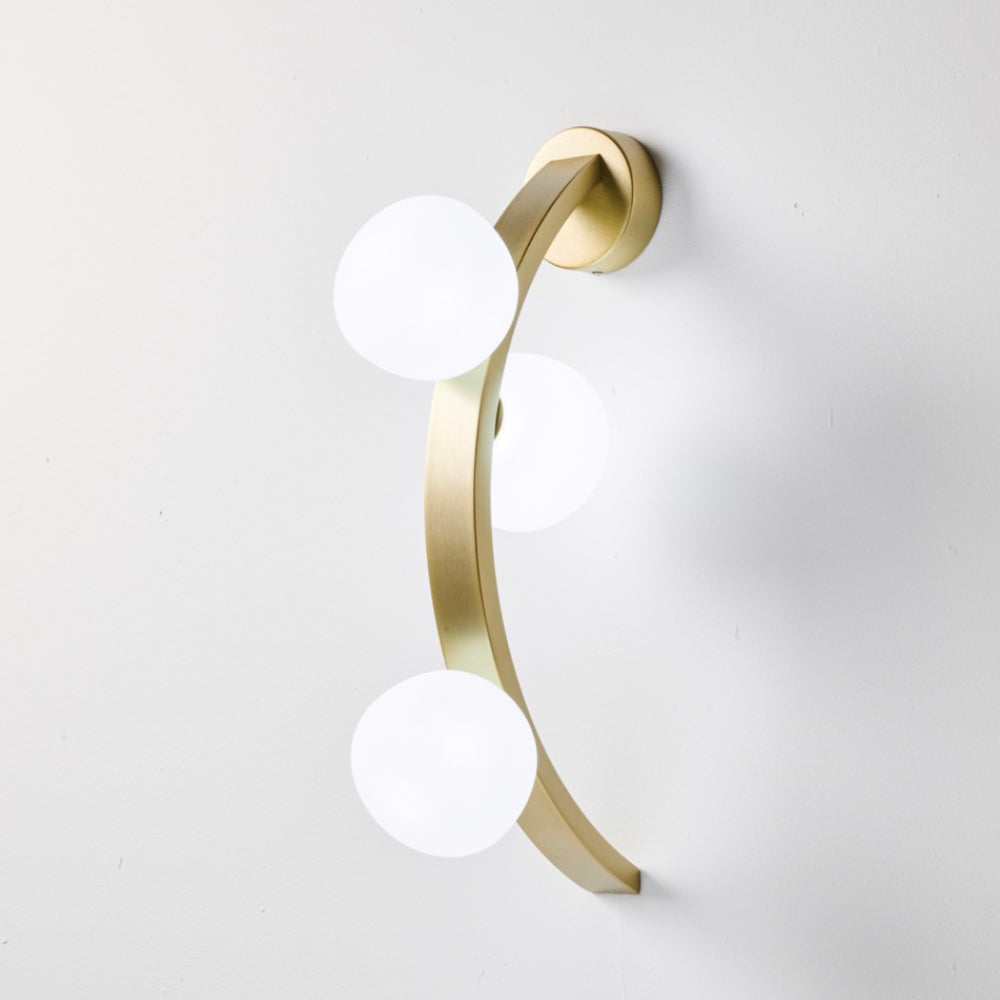 Applique led per interno colore oro 3 luci sfera bianca