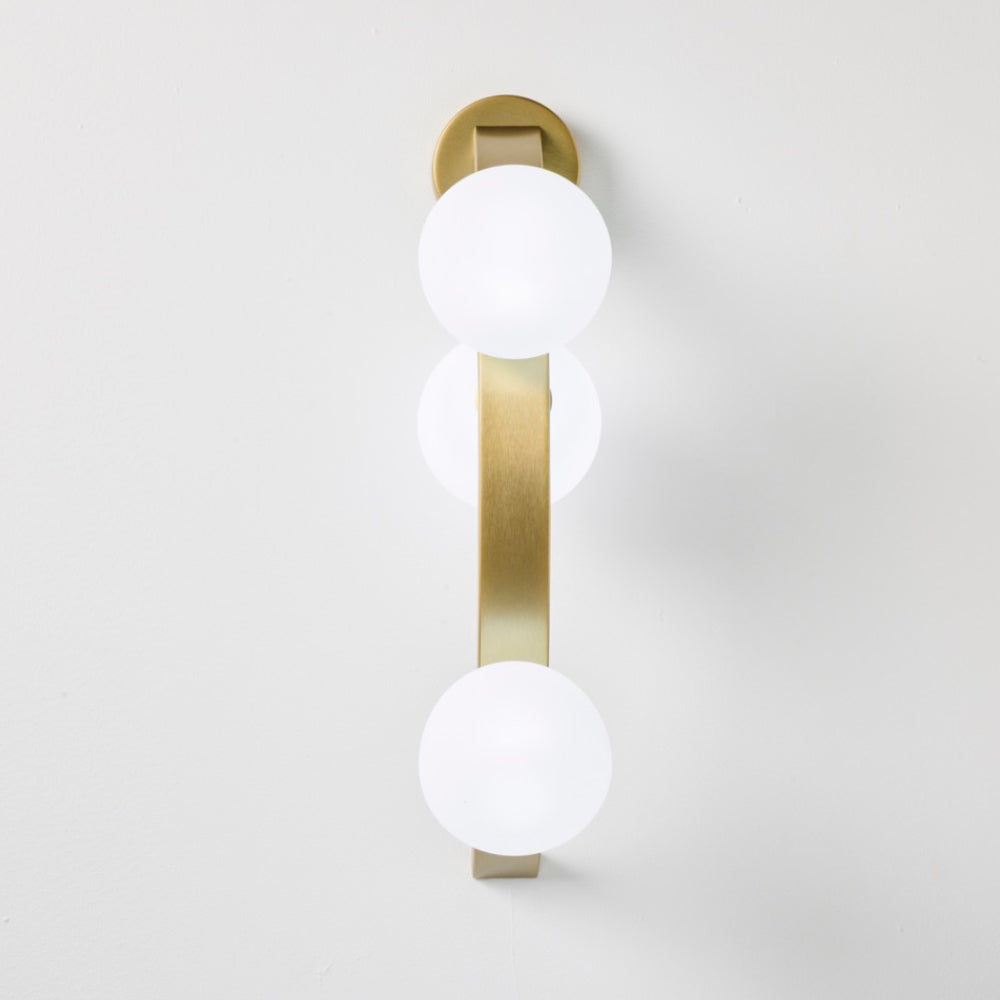 Applique led per interno colore oro 3 luci sfera bianca