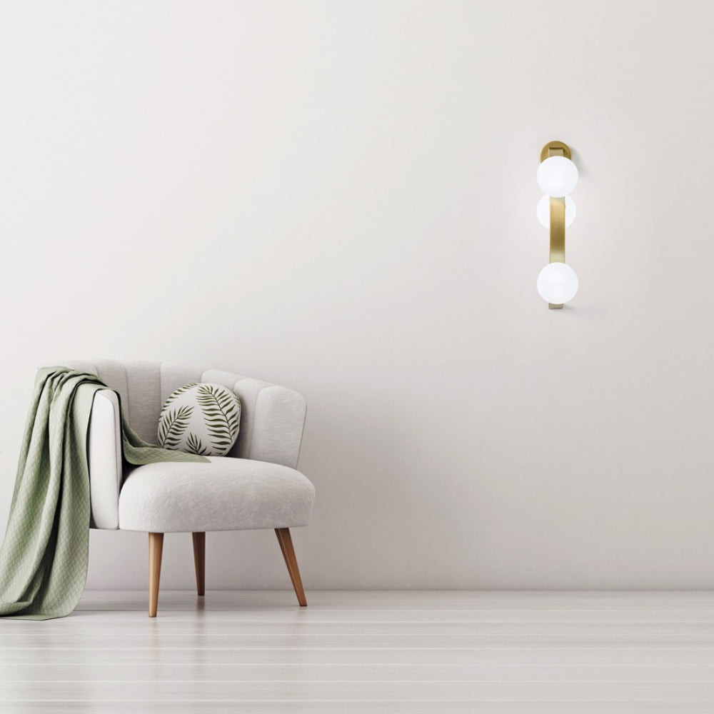 Applique led per interno colore oro 3 luci sfera bianca