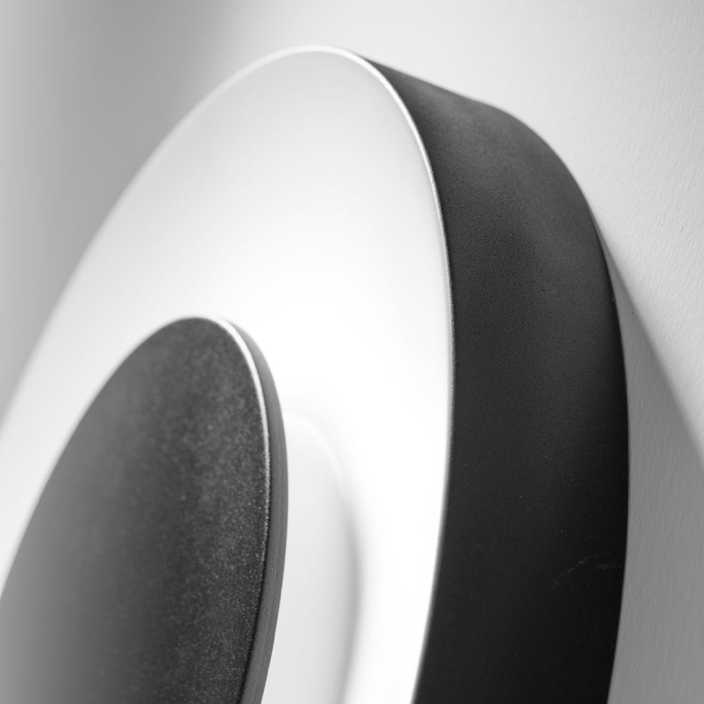 Moderne schwarze LED-Deckenleuchte aus Metall für den Innenbereich
