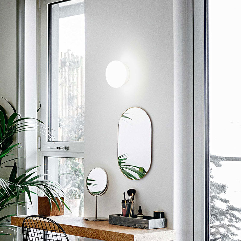 Applique moderno design minimal vetro bianco acidato 14cm