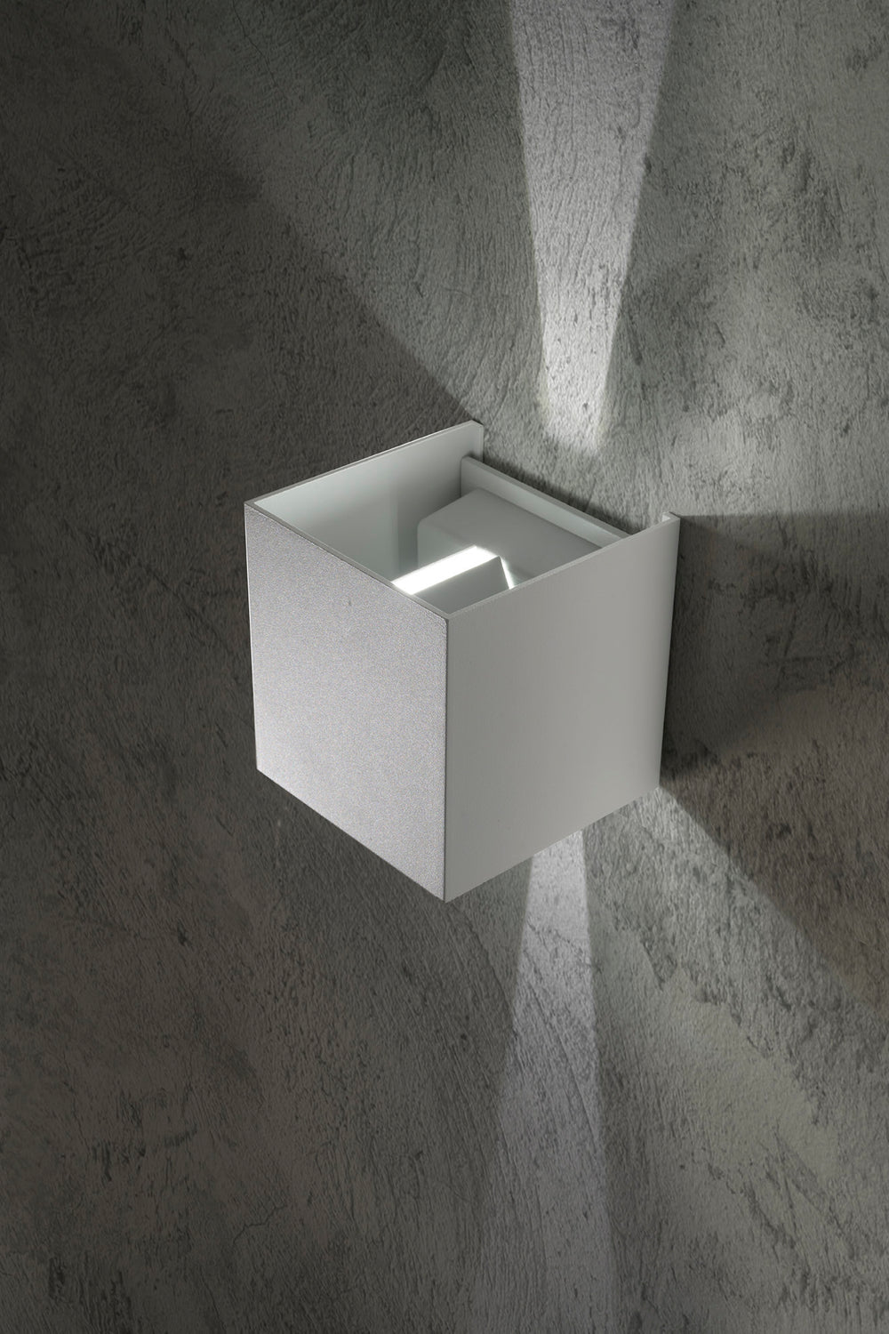 Applique led in metallo lampada parete cubo biemissione